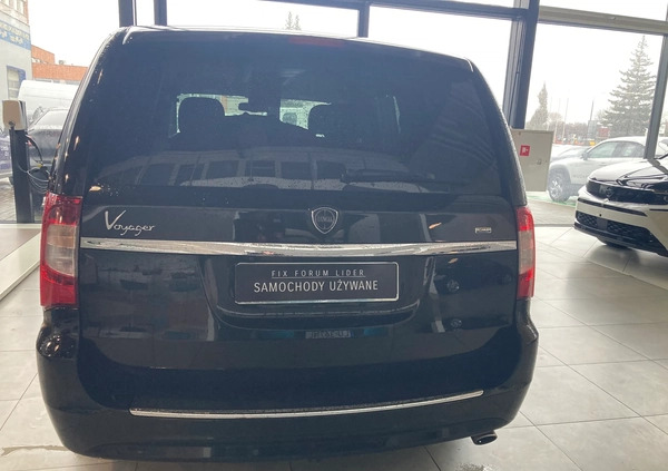 Lancia Voyager cena 40900 przebieg: 253205, rok produkcji 2011 z Opatów małe 407